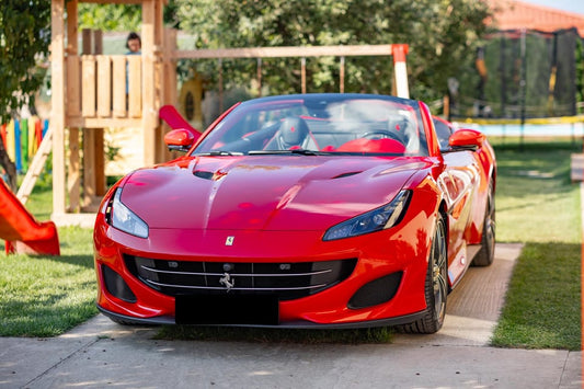 Experimentează adrenalina la volanul unui Ferrari Portofino în inima Bucureștiului!