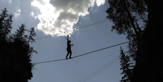 Slackline la înălțime în Harghita – Echilibru și Aventură